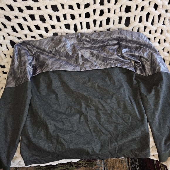 Under armour rain wind breaker - Picture 3 of 3